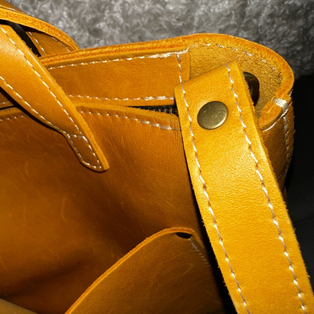 Portland Leather Goods
Crossbody Tote
FREE Matching Leather Wallet🤗 - Picture 14 of 15